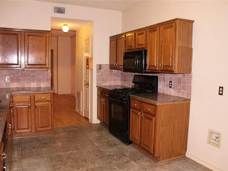 2141 Surrender Ave — Photo 16