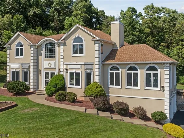 51 Mountainwood Ct, Totowa Boro, NJ 07512
