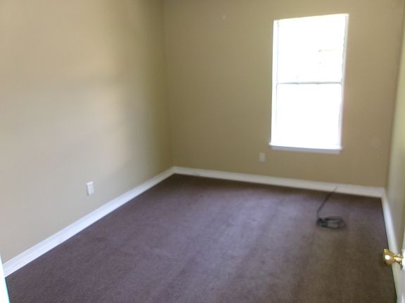 2nd image of 1059 Fair St #1