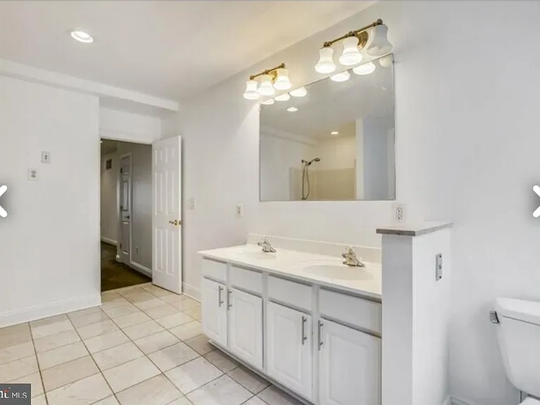 111 E Cross St — Photo 20