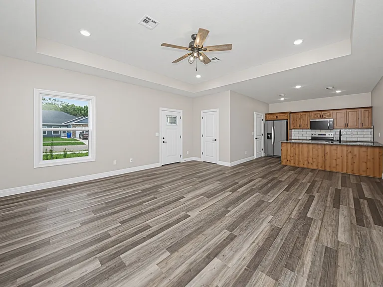 1704 Kenneth Dr — Photo 5