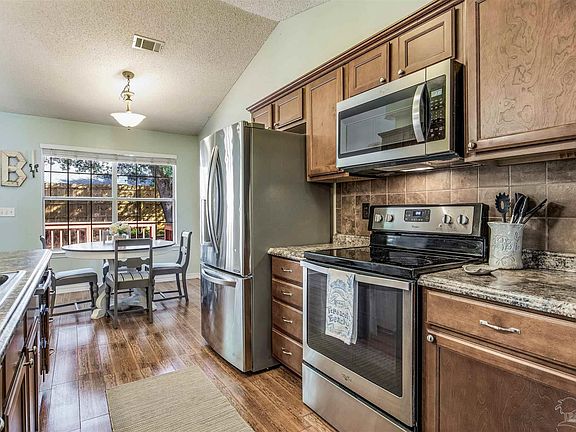 3rd image of 2872 Avenida De Soto