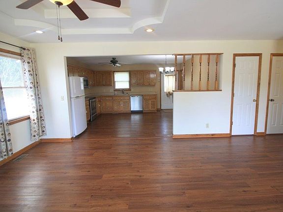 5th image of 1004 Golden Ave