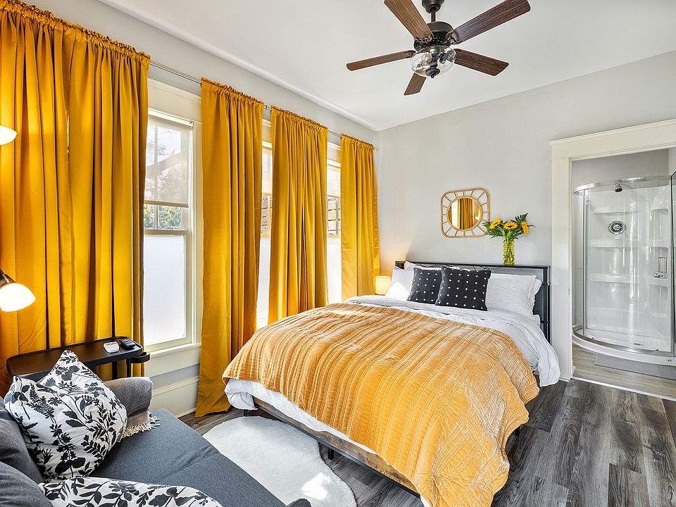 Master Bed / Living Space