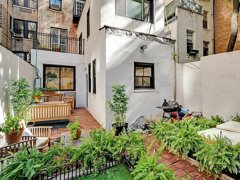 114 E 62nd St #GARDEN — Photo 8