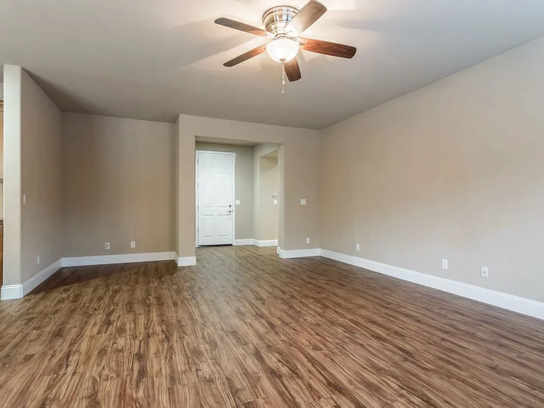 4044 Heritage Ln — Photo 5