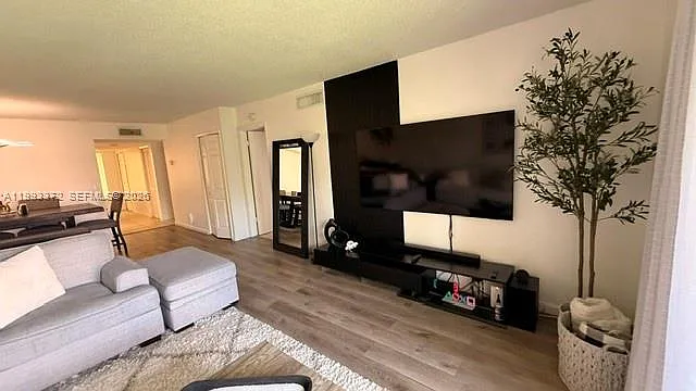 231 Lakeview Dr #204 — Photo 8