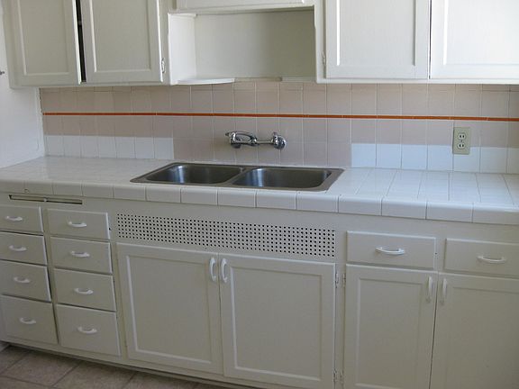 3rd image of 5928 Cahuenga Blvd