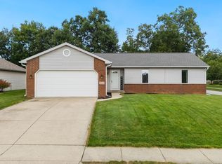 8802 Spring Forest Dr, Fort Wayne, IN 46804