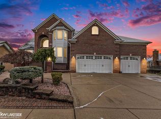 51341 Sandshores Dr, Shelby Township, MI 48316