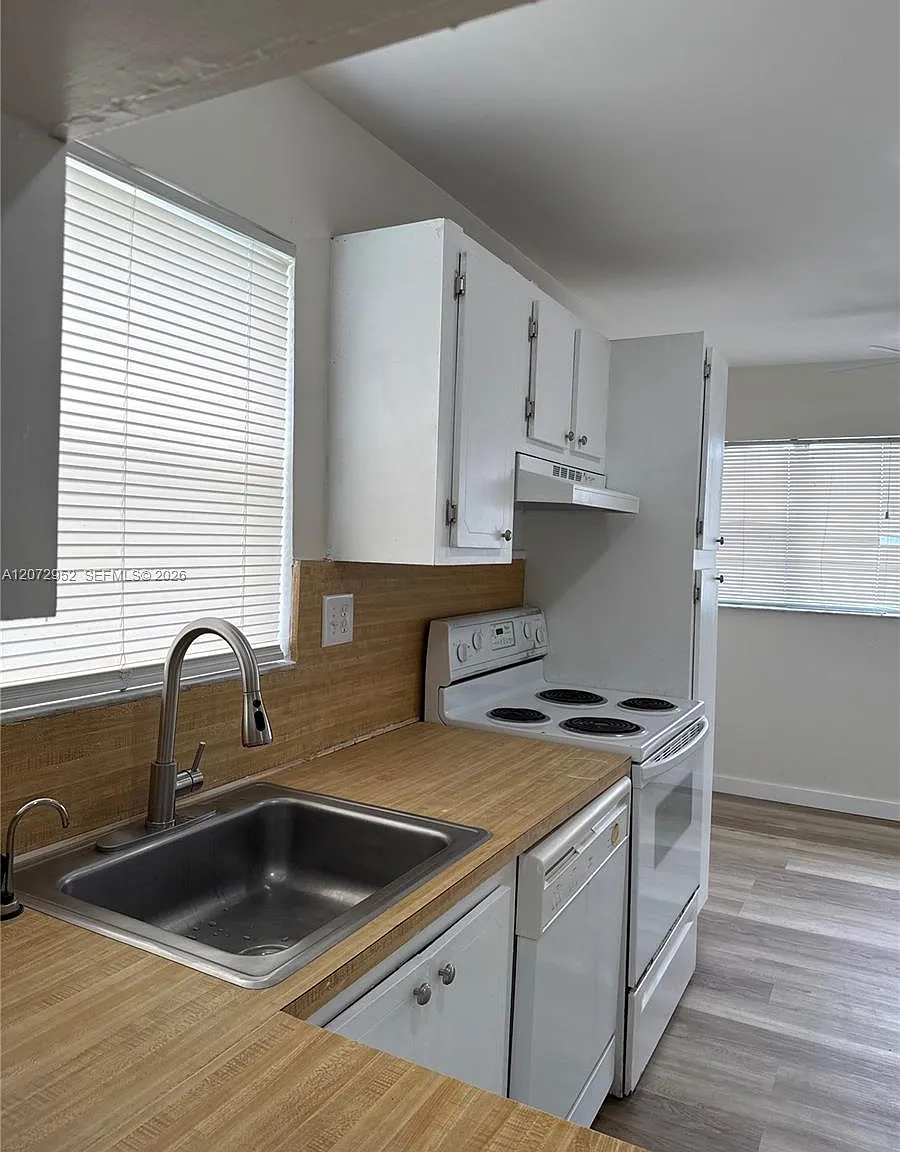 Sands Point Condominium I — Photo 3