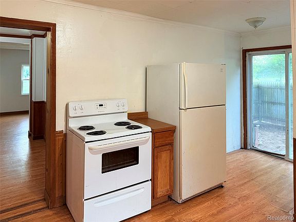 5th image of 12189 Davison Rd
