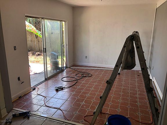 3rd image of 1330 Estridge Dr