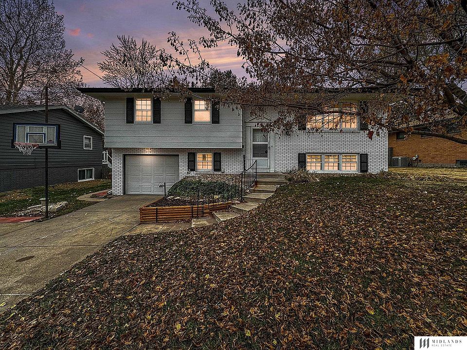 1st image of 2841 Loveland Dr