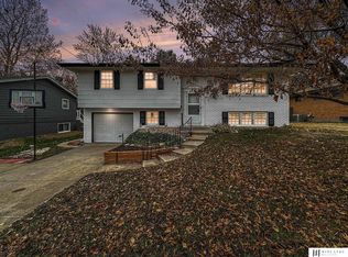 2841 Loveland Dr, Lincoln, NE 68502
