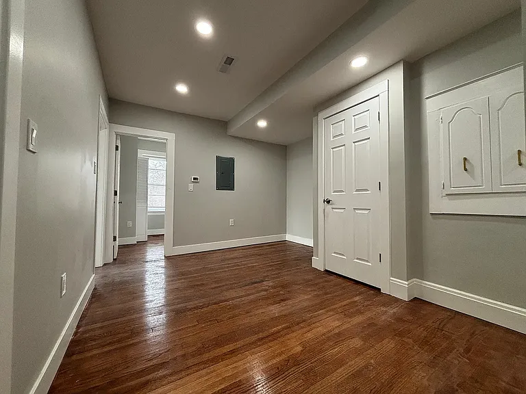 70A303 Circular Ave #303 — Photo 7