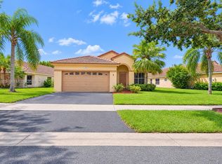 825 Falling Water Rd, Fort Lauderdale, FL 33326