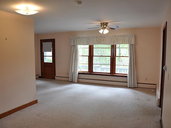 3rd image of 10 Griffin St