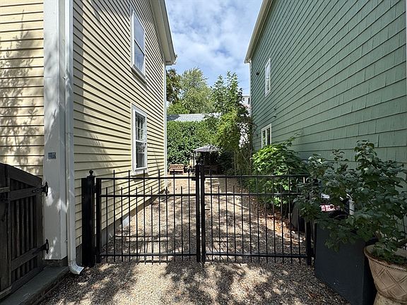 4th image of 239 Mount Auburn St Unit 239