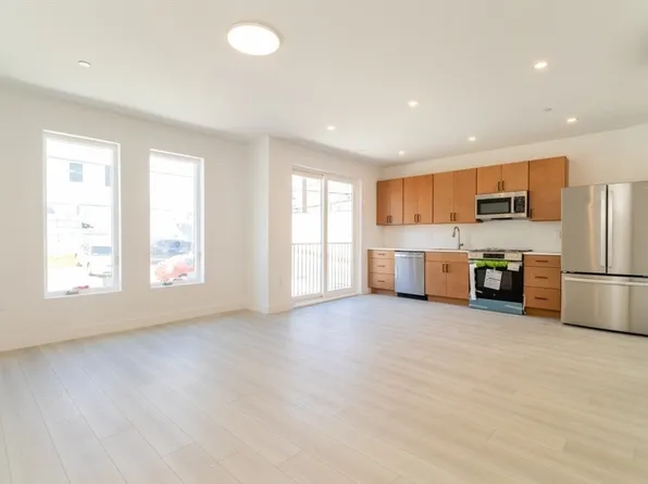 150 Williams St #14, Chelsea, MA 02150