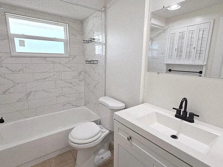 Guest bath-tub- shower