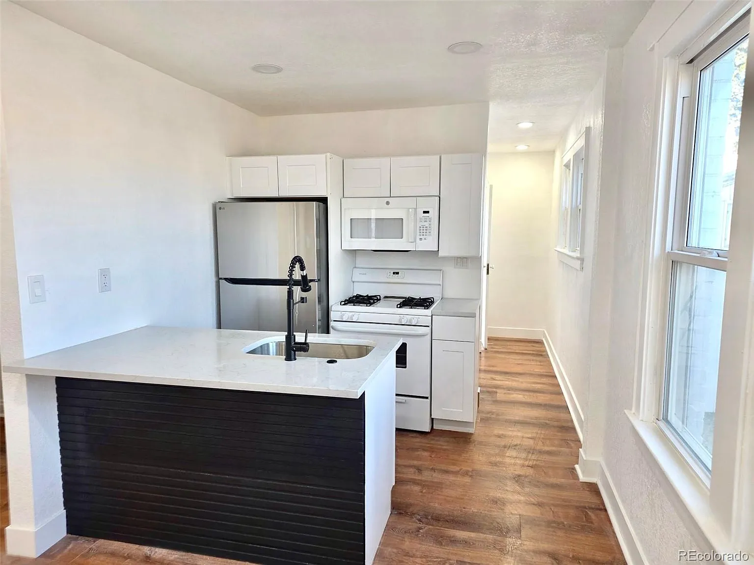 4 bed, 2.0 bath, 1100 sqft, $2,250 — Photo 3