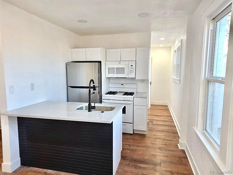 435 Bridge St — Photo 3