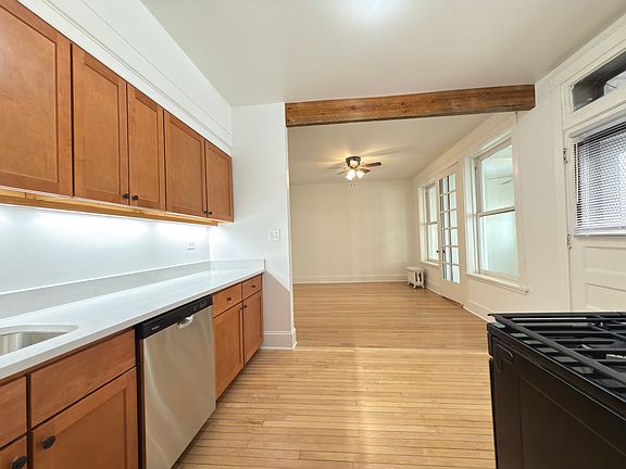 3rd image of 720 W Waveland Ave APT 1E