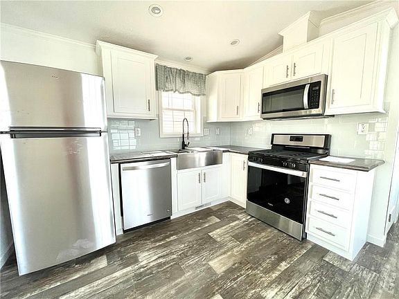 2nd image of 5118 E Lake Rd #4