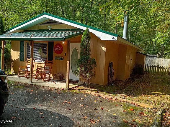 4th image of 1705 Floyd Way