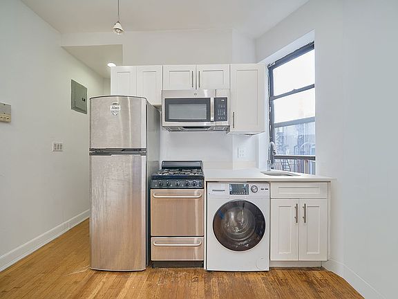 3rd image of 70 W 109th St #61B