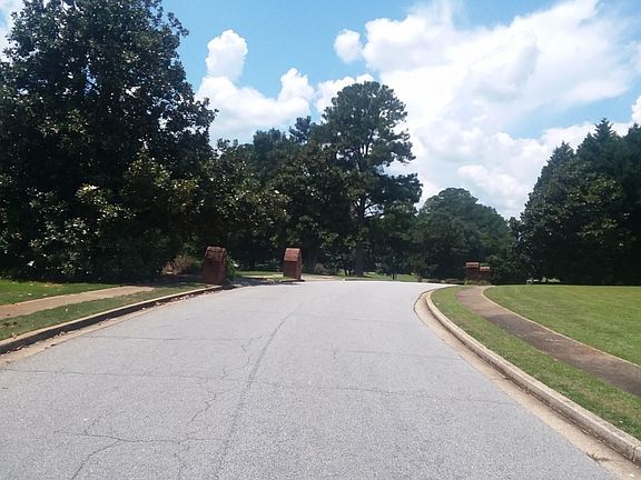 4th image of 110 Antebellum Way