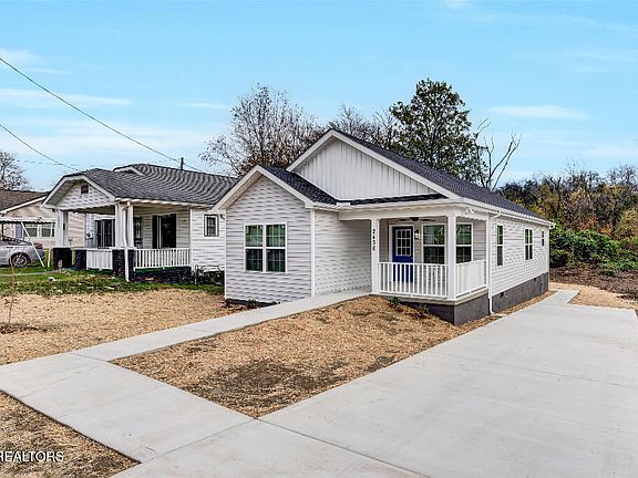 2nd image of 2436 Selma Ave