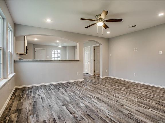 3rd image of 5023 Garden Dr