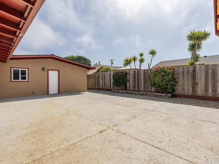 222 Mortimer Ln — Photo 35
