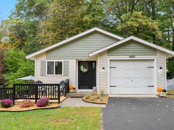 1413 Valley Dr, Traverse City, MI 49685