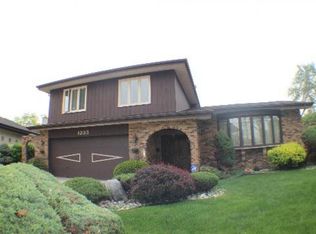 1233 W Amelia Ln, Addison, IL 60101