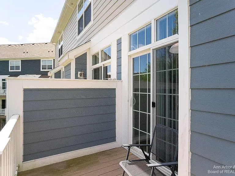 2563 W Towne St — Photo 7