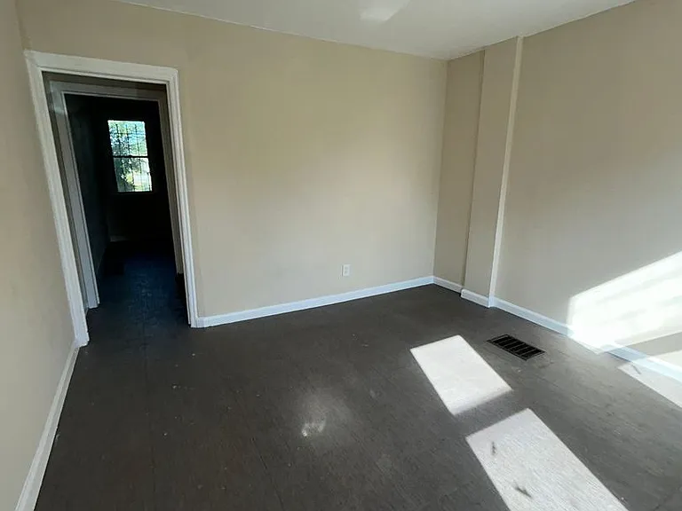 38 Bond St — Photo 2