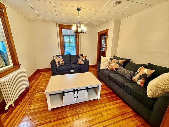 5th image of 60 Dixon St