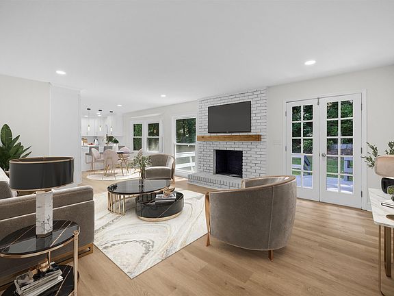 4th image of 2325 Garland Dr