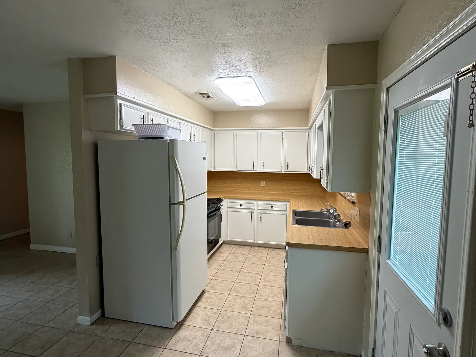 3 bed, 1188 sqft, $2,100 — Photo 4
