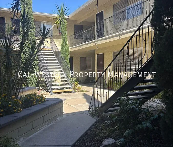 4589 Hamilton Ave #9 — Photo 3