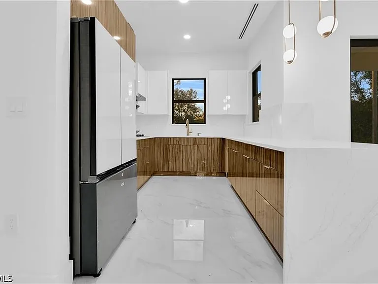 1601 Clark Ave — Photo 13