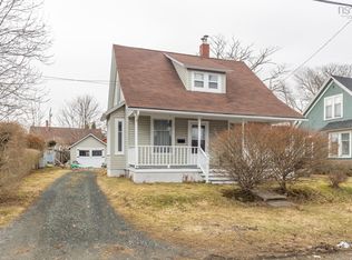 30 Porter St, Yarmouth, NS B5A 2Y6