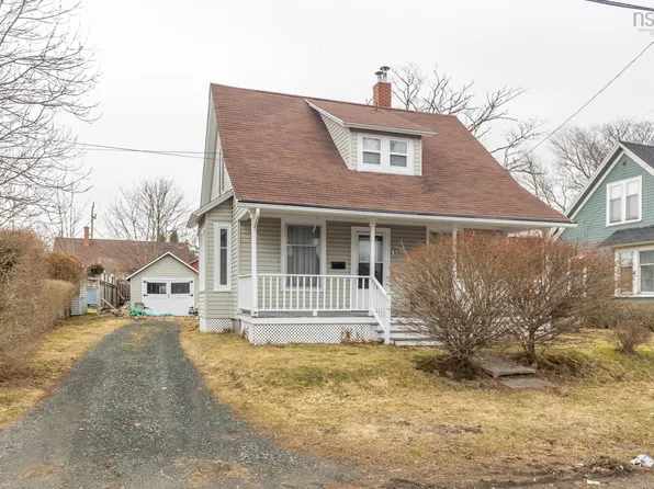 30 Porter St, Yarmouth, NS B5A 2Y6