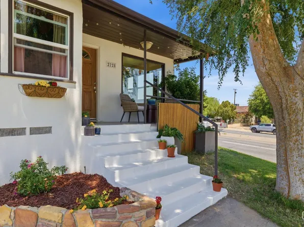 2228 Avondale Dr, Bakersfield, CA 93306