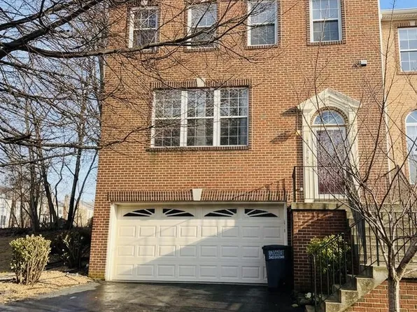 12301 Fieldbrook Pl, Fairfax, VA 22033