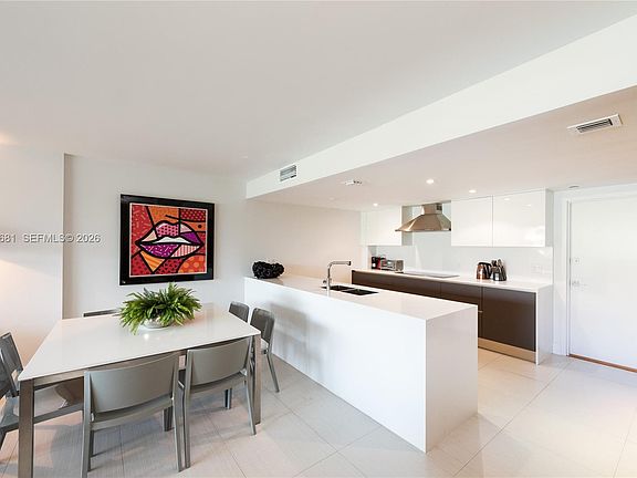 5th image of 199 Ocean Lane Dr APT 206
