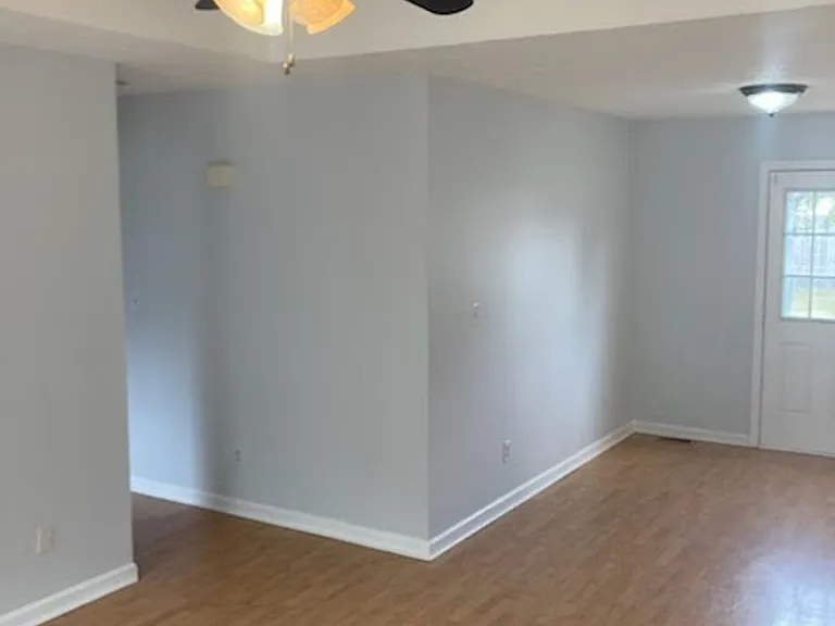 219 Tobacco Rd — Photo 3